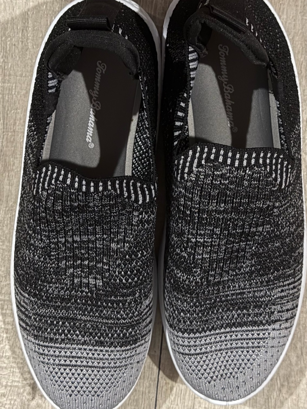 Tommy Bahama Women’s Black/Gray Knit Slip-On Sneakers size 9